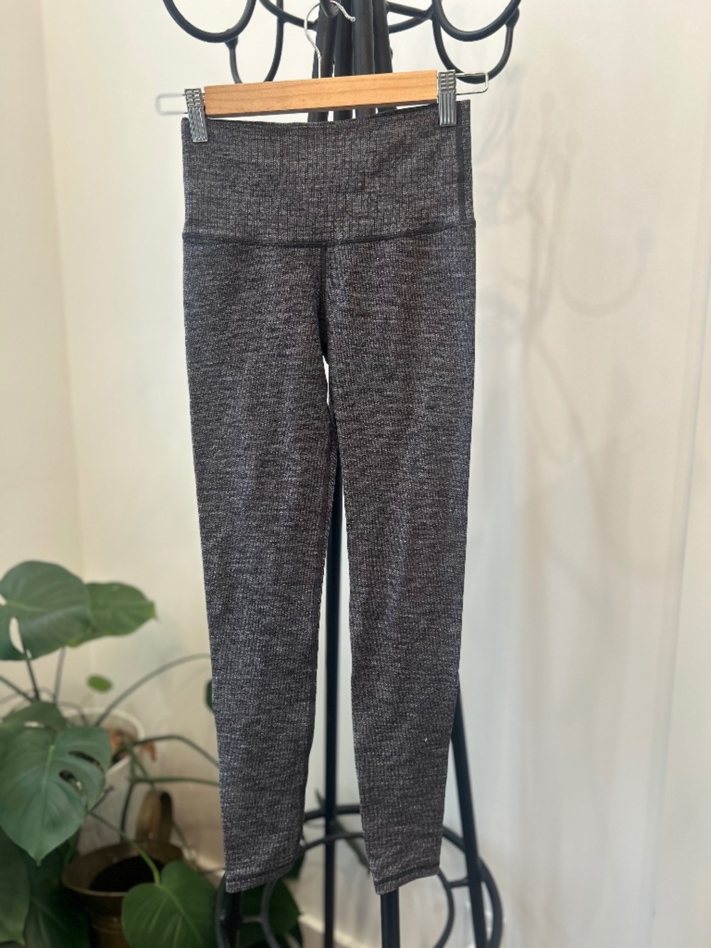 Ivivva by Lululemon Girls Gray Athletic Leggings Size 12